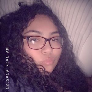 Meet your Posher, Josefa